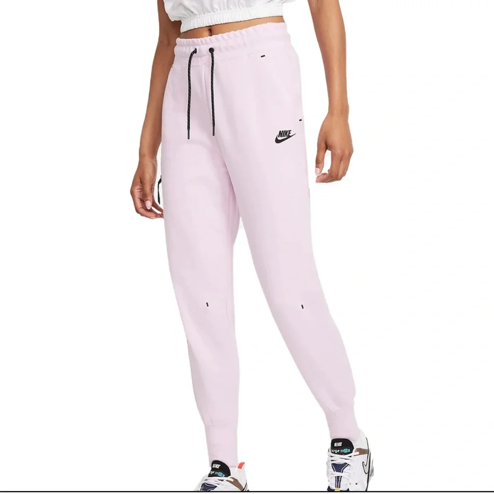 Nike Tech Fleece Joggers in Regal Pink Size Small
